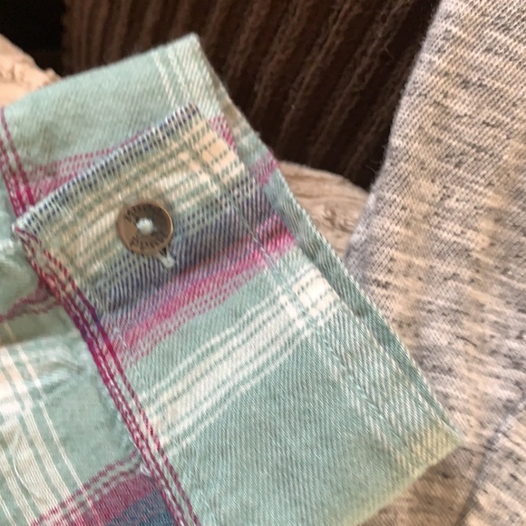 Mud flannel VNeck shirt size medium EUC - Picture 5 of 6